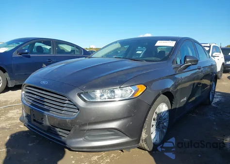 2016 Ford Fusion Hybrid S z USA, uszkodzony, nr VIN 3FA6P0UU0GR292719